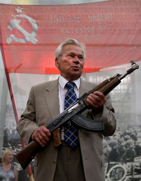 il-kalasnikov-un-arma-per-difendere-il-socialismo