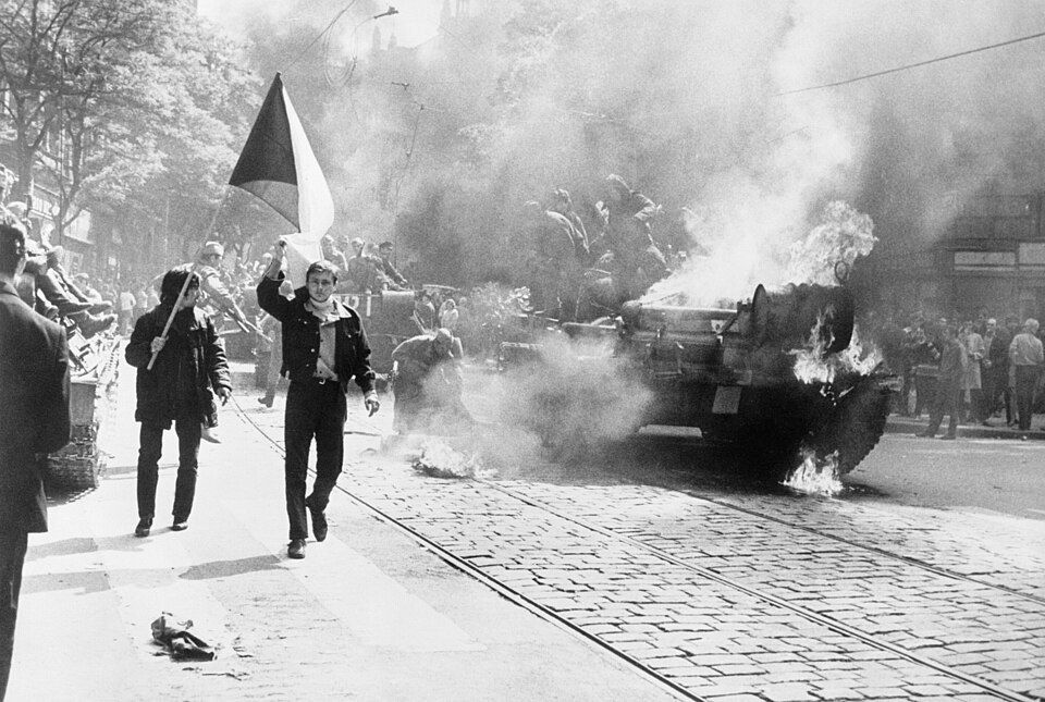la-primavera-di-praga-nella-crisi-degli-anni-60-intervento-sovietico-in cecoslovacchia