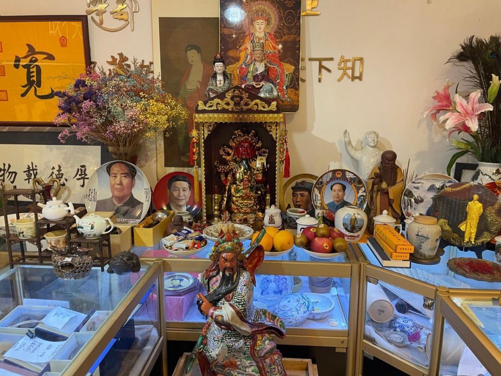 Immagine da un negozio cinese, settembre 2024. Moderna Cina post-maoista.